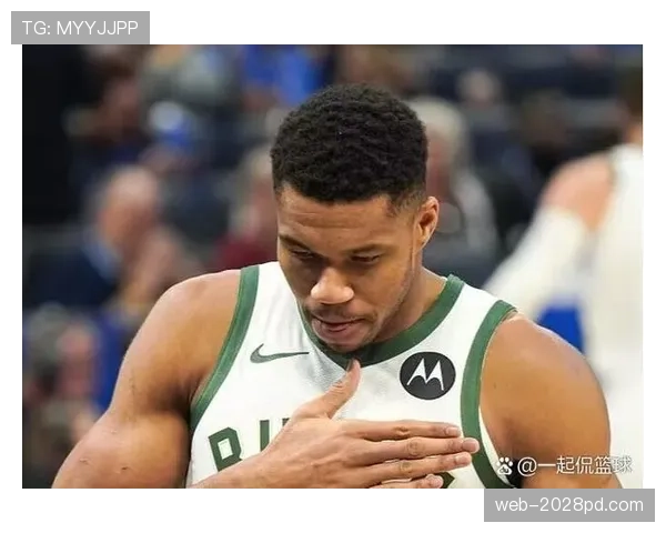 扬尼斯·阿德托昆博训练完啃鸡翅的样子，真不像拿顶薪的人