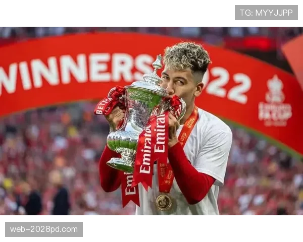 格列兹曼与菲尔米诺：影锋与伪九号的战术功能与角色差异解析